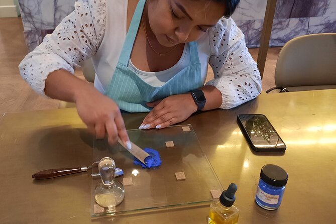 2 Hour Making Rembrandt's Traditional Oil Paints in Amsterdam - Creating your mini masterpiece: turning paint into art