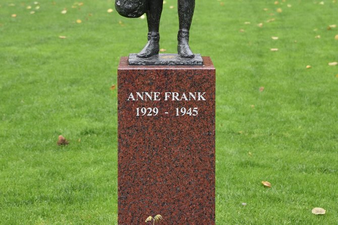 2-Hour Private Anne Frank Walking Tour with Drink - Portuguese Synagogue and the Auschwitz Monument: what to notice on the route