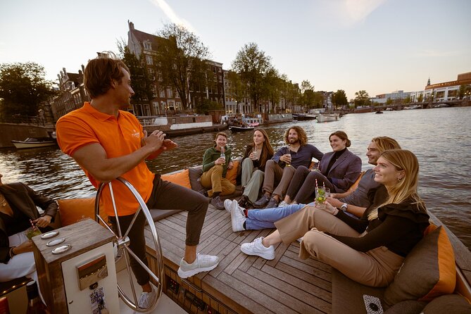 Amsterdam: 1-Hour Canal Cruise in the Evening - Night Comfort and Photo Reality: Warm Blankets, Foggy Windows