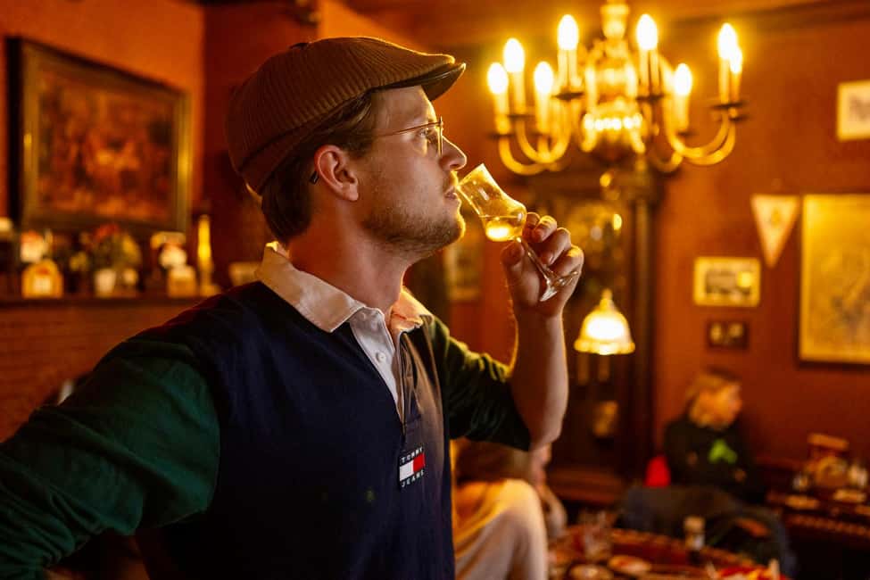 Amsterdam: 10 Tastings Guided Food Tour by UNESCO Canals - Spui Square start: getting your bearings without wasting time