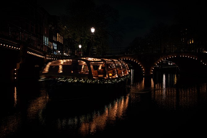Amsterdam 2-Hour Evening Cruise With Live Guide and Bar - Cheese museum tasting: why this stop is more than a gimmick