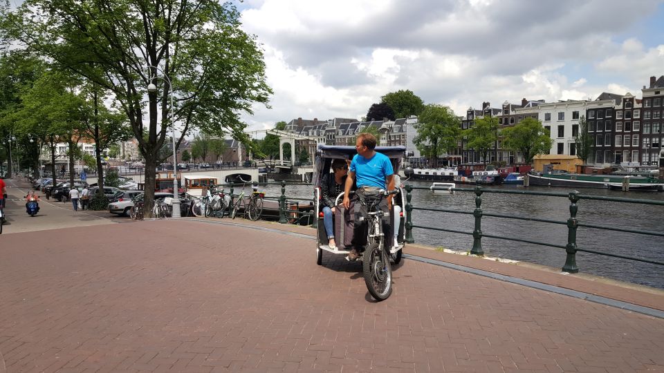Amsterdam: 2-Hour Sightseeing Tour by Rickshaw - Comfort, weather, and the few gotchas that matter