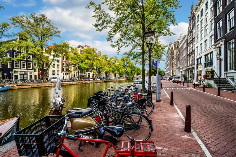 Amsterdam: 3-Hour Private Bike Tour of the City Center - Why the Canal Belt by bike beats sightseeing on foot
