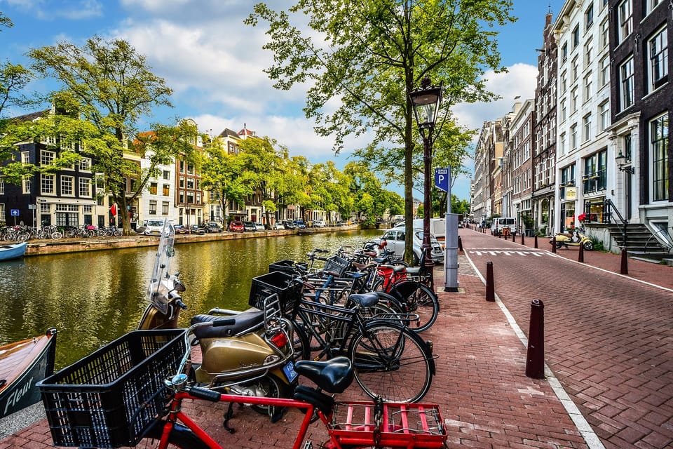 Amsterdam: 3-Hour Private Bike Tour of the City Center - Dam Square and the Canal Belt big-view moments