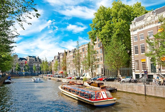 Amsterdam: 60-Minute Guided Private Canal Cruise with Drinks - The smart reasons this private cruise feels worth it