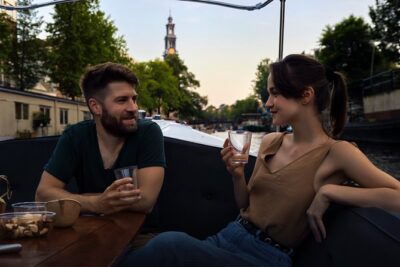 Amsterdam: 60-Minute Guided Private Canal Cruise with Drinks - Meeting at Prinsengracht and what to expect on board