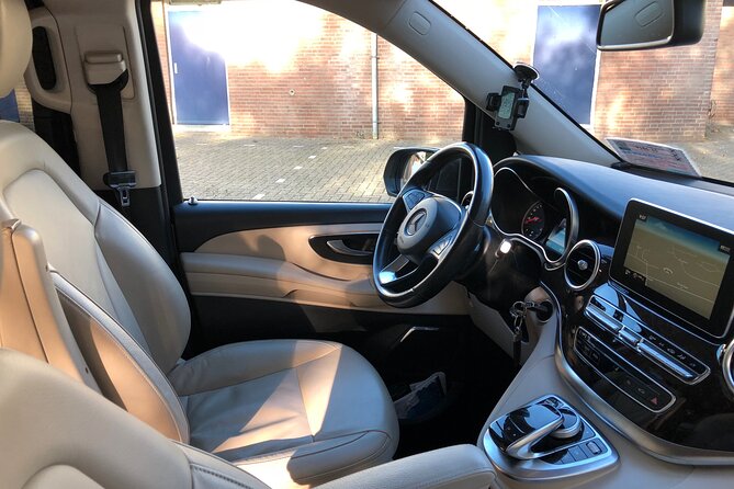Amsterdam Airport Schiphol (AMS) Private Transfer to Amsterdam - Schiphol pickup: where you meet the driver (and how not to get lost)