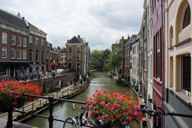 Amsterdam Airport Schiphol & Amsterdam City to Utrecht - The Mercedes-Benz fleet and chauffeur quality you’re paying for