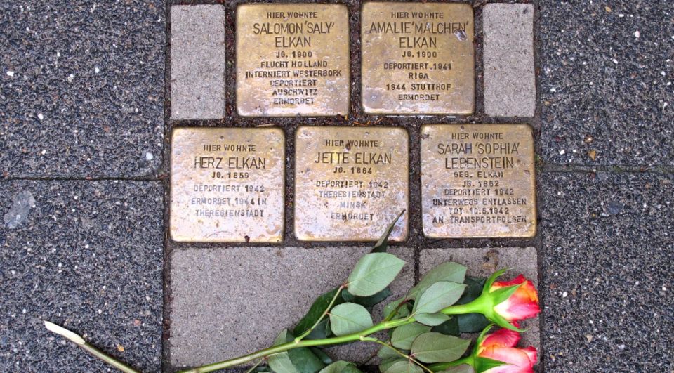 Amsterdam: Anna Frank and World War II History Walking Tour - From 1600 to Nazi Occupation: How the Story Gets Told on Foot