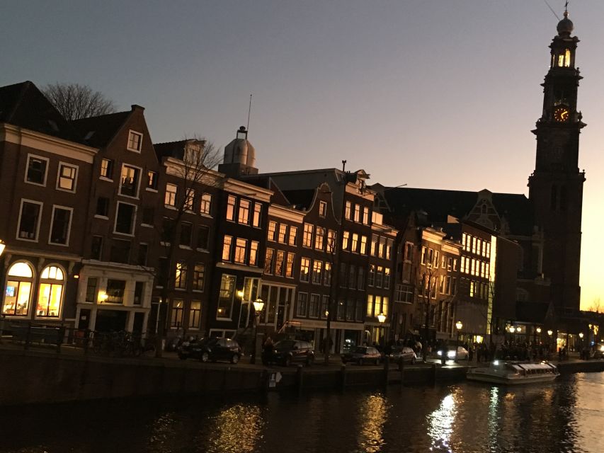 Amsterdam: Architektur Er-fahren - Social housing next to luxury housing: the housing reality behind the facades