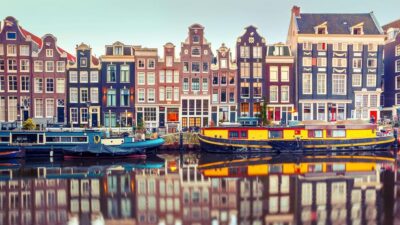 Amsterdam Audioguide - TravelMate app for your smartphone - TravelMate listening: 35 tracks, 105 minutes, and the freedom to replay
