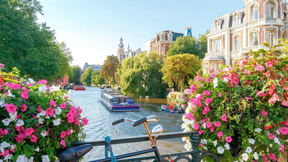 Amsterdam Audioguide - TravelMate app for your smartphone - Red Light District and the Port: stories that help you look, not judge