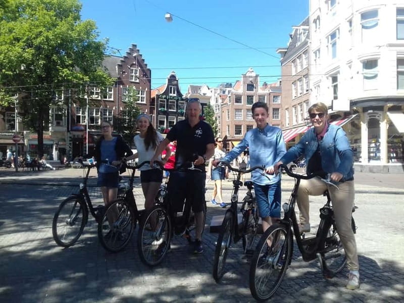 Amsterdam bike tour with a French-speaking guide local! - Museumkwartier: the “first wow” without the chaos