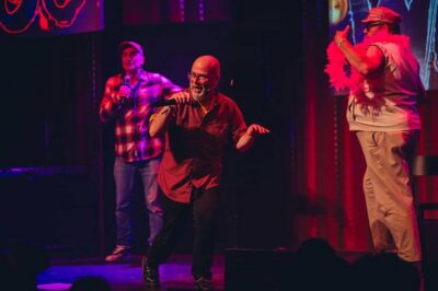 Amsterdam: ‘Boom Chicago’ English Comedy Show - Getting Seated: Table Service, Upstairs Seating, and the Room Vibe