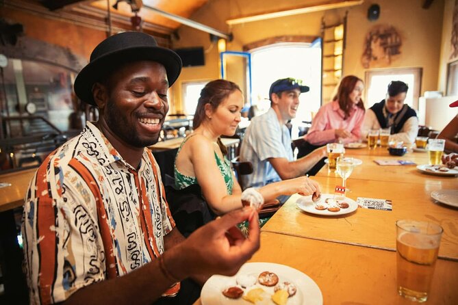 Amsterdam Canal Cruise and local Food Tour - Final stop at a cozy café: time to regroup and finish strong