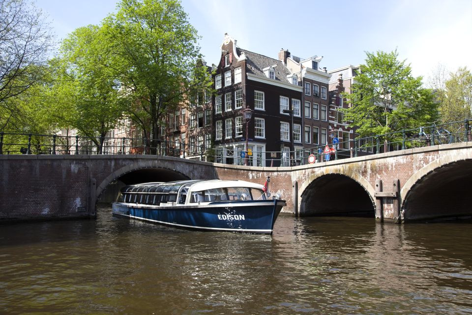 Amsterdam: Canal Cruise and Moco Museum Combined Ticket - Snack box option and what to plan for