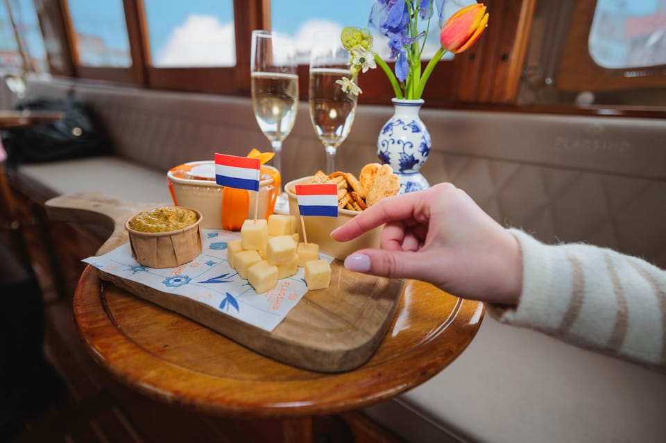 Amsterdam: Canal Cruise with Bubbles & Bites - Group Size and the 1-Hour Timing: A Sweet Spot for First-Timers