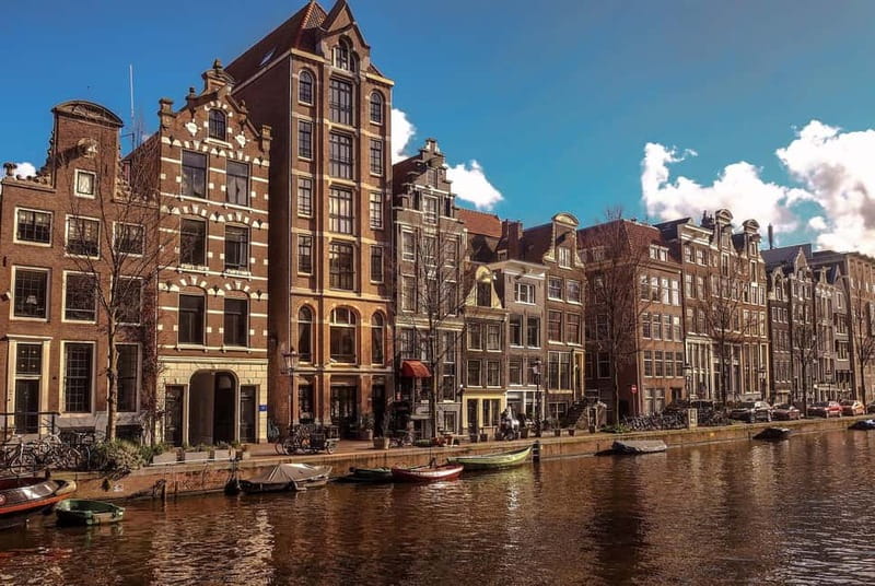 Amsterdam canal cruise with culinary burger or cheese & wine - Quick hits before you go