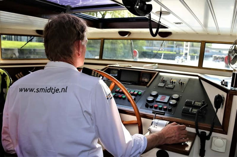 Amsterdam canal cruise with culinary burger or cheese & wine - What the 90 minutes feels like on the Cheese & Wine Cruise