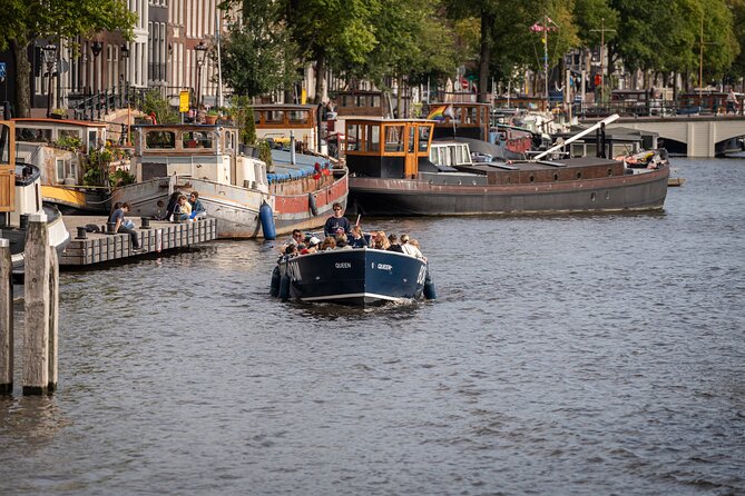 Amsterdam Canal Cruise with Live guide & Two drinks - Central St. - Two Drinks and On-Board Restroom: Comfort That Actually Helps