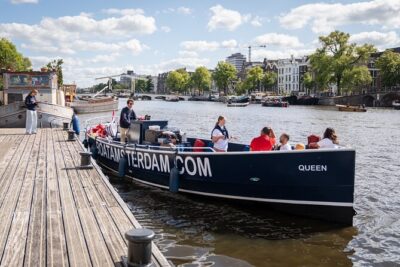 Amsterdam Canal Cruise with Live guide & Two drinks - Central St. - What the Route Actually Covers: Old City Centre and the Small Canal Web