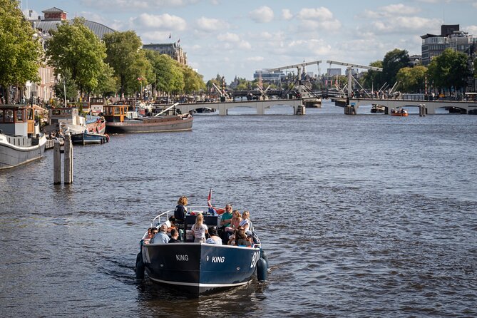 Amsterdam Canal Cruise with Live guide & Two drinks - Central St. - Photo Opportunities: Seeing Amsterdam From the Water (Without the Whole Production)