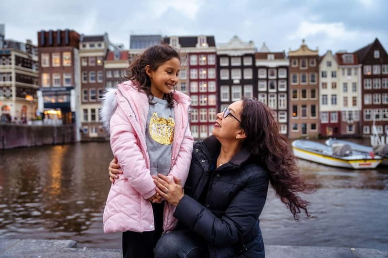 Amsterdam Canals Photoshoot: Private Solo, Family or Couples - Juliëtte’s Direction: How You End Up Looking Natural