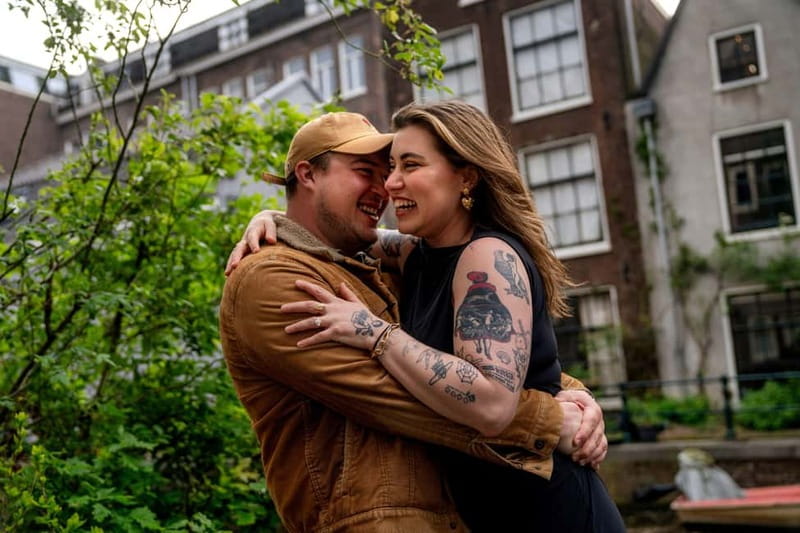 Amsterdam Canals Photoshoot: Private Solo, Family or Couples - The 45-Minute Flow (and Why It Works in a Short Attention Span City)