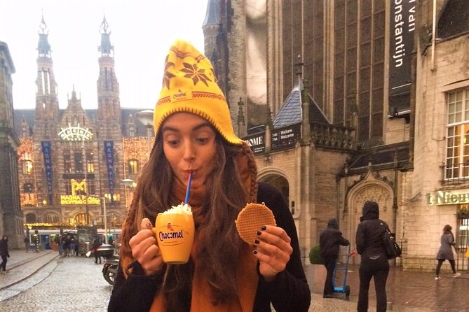 Amsterdam Christmas Walk with hot drink and Dutch treat - Dam Square: The Giant Christmas Tree Start