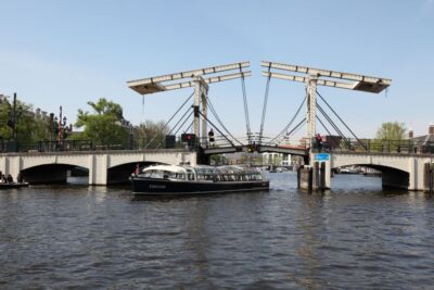 Amsterdam: City Canal Cruise & Straat Museum - The 75-minute Blue Boat canal cruise: what you actually get on board