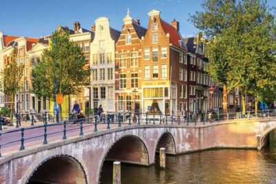 Amsterdam City Center Guided Walking Tour - 12 guests 2,5h - Meeting near St Nicholas Church and starting with the right mindset
