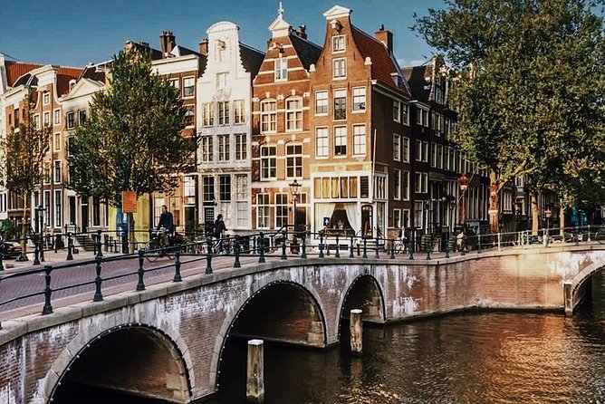 Amsterdam City Center & History - Exclusive Guided Walking Tour - From St. Nicholas Basilica to Schreierstoren: religious change and maritime goodbyes