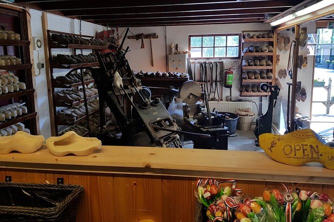 Amsterdam City & Countryside Tour: The Best of both Worlds - Zaanse Schans: windmills, wooden houses, and a clog-maker moment
