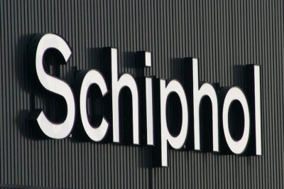 Amsterdam City to AMS Schiphol Airport departure transfer - The drive itself: professional help and what to expect on the way