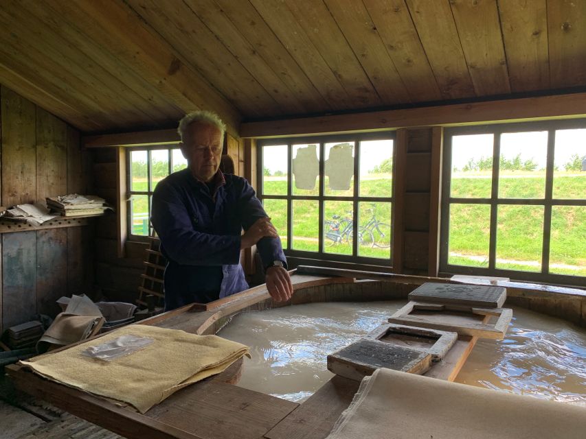 Amsterdam: Countryside Bike Tour and Zaanse Schans Windmills - Starting at Amsterdam Central: meet Hans and get rolling