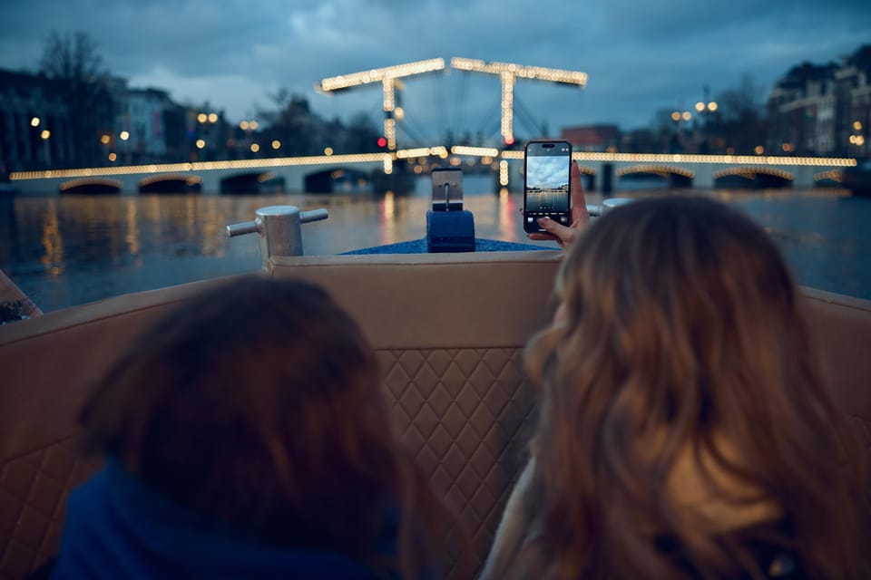 Amsterdam: Cozy Evening Canal Cruise With Open Bar Option - Herengracht’s Golden Bend, the Nine Streets, and the Anne Frank House area