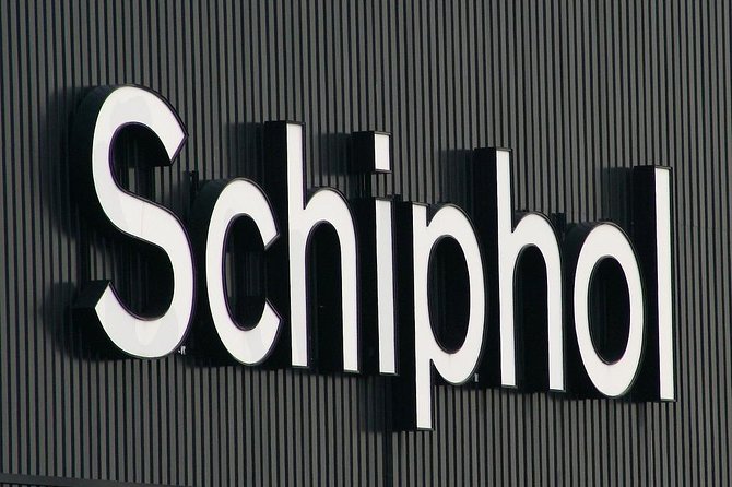Amsterdam Cruise Port departure transfer to AMS Amsterdam Schiphol Airport - The cruise terminal pickup: nameplate, suit-and-tie service, and fast identification
