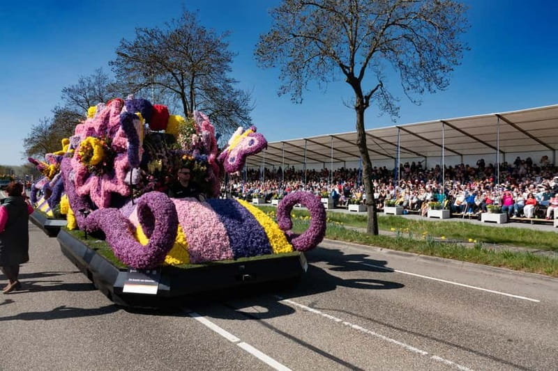 Amsterdam: Day Trip to Flower Parade & Keukenhof on April 18 - VIP grandstand view for the Flower Parade