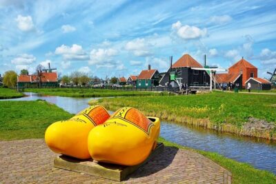 Amsterdam: Day Trip to Keukenhof & Zaanse Schans Windmills - Zaanse Schans: windmills, cheese tasting, and the charm of a compact village