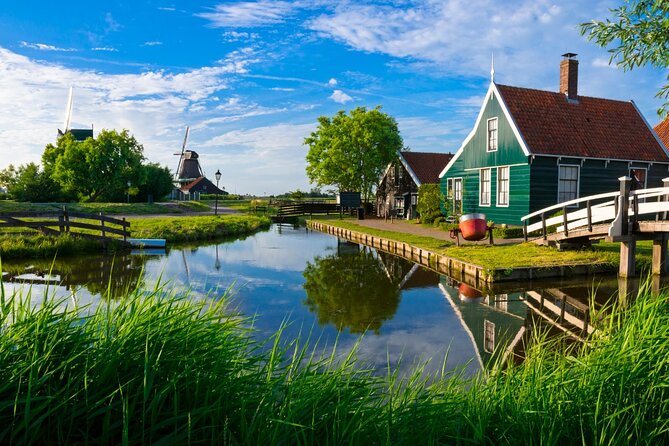 Amsterdam: Day Trip to Keukenhof & Zaanse Schans Windmills - Logistics to watch: pickup times and communication