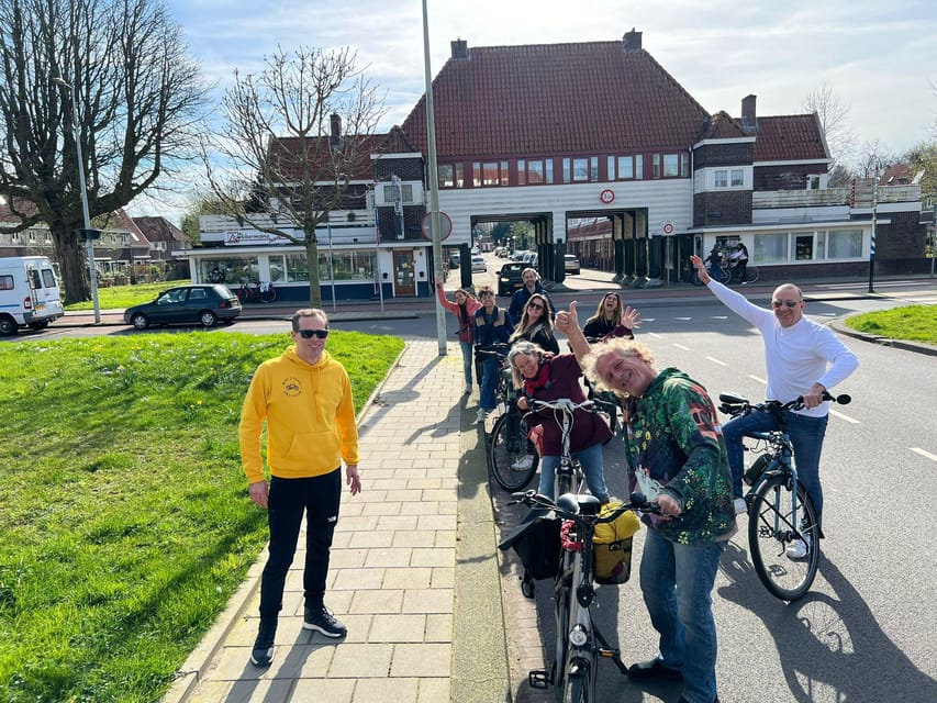 Amsterdam: Dutch Countryside E-Bike with Cheese & Clogs - Broek in Waterland and Monnickendam: two towns you’ll remember for their details