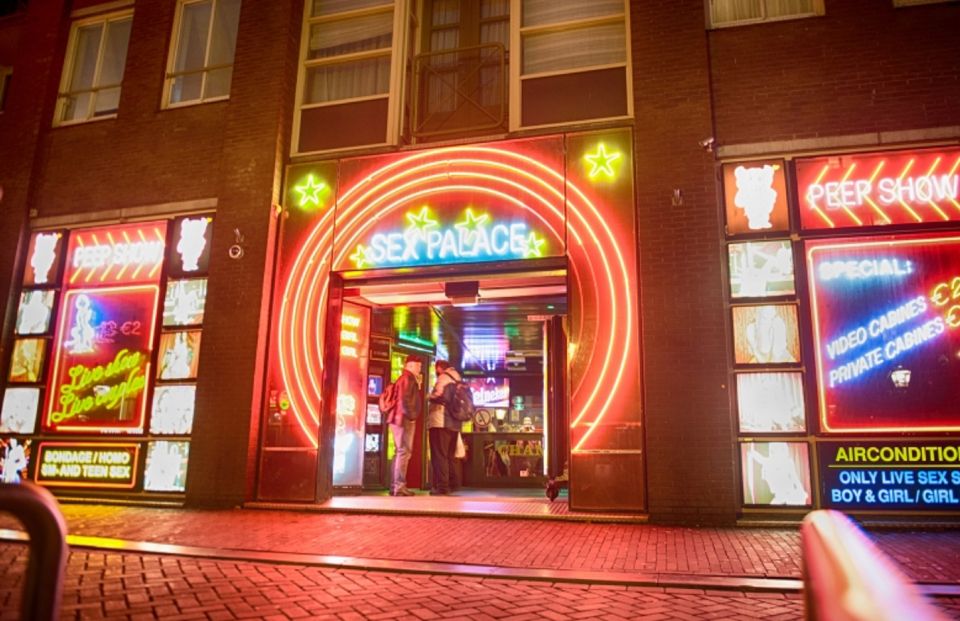 Amsterdam: Exclusive Red Light District Tour and Drink - Quick takeaways before you go