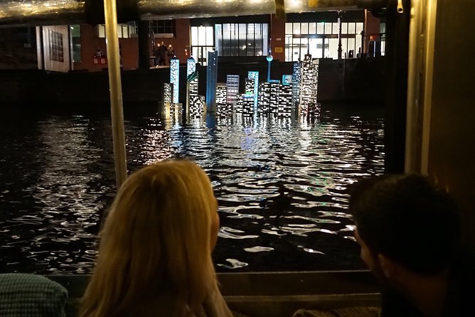 Amsterdam Festival of Lights Cruise by Captain Dave - The 90-minute Festival of Lights viewing: how the night experience flows