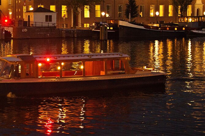 Amsterdam Festival of Lights Cruise by Captain Dave - Small-group attention: why max 12 feels different at night