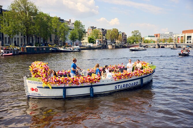 Amsterdam Flower Boat Canal Cruise with Local Guide - Skinny Bridge: the romantic photo moment, under the arch