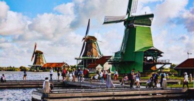 Amsterdam: Giethoorn and Zaanse Schans Windmills Day Tour - Zaanse Schans Windmills: Seeing the Dutch Work Up Close