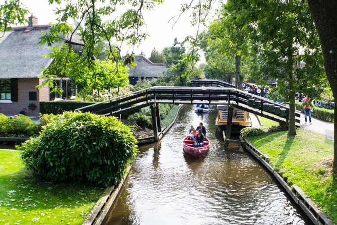 Amsterdam: Giethoorn Tour Scenic Cruise, Cheese & Free Time - Key things to know before you go