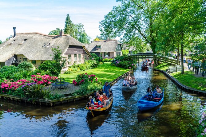 Amsterdam: Giethoorn Tour Scenic Cruise, Cheese & Free Time - From This is Holland to Giethoorn: the coach ride setup