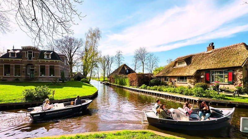 Amsterdam: Giethoorn & Zaanse Schans Small Group Day Trip - Giethoorn, the Venice of the North: Canal Cruise That Keeps the Day Calm