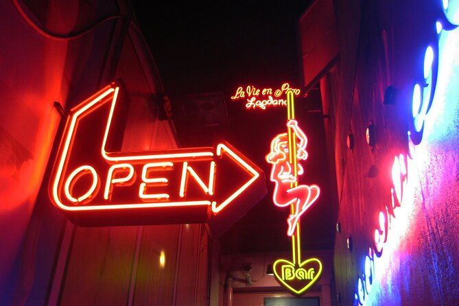Amsterdam: Guided Red Light District and City Walking Tour - The meeting point and the 2-hour walking format that keeps it manageable